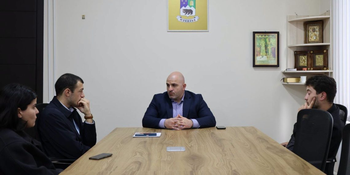ლენტეხის მუნიციპალიტეტის მერი ახალგაზრდული საბჭოს წევრებს შეხვდა.